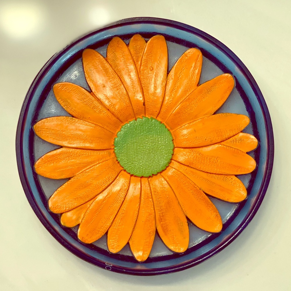 Host Pick 🎉 3/$15 Orange Flower Soap Dish